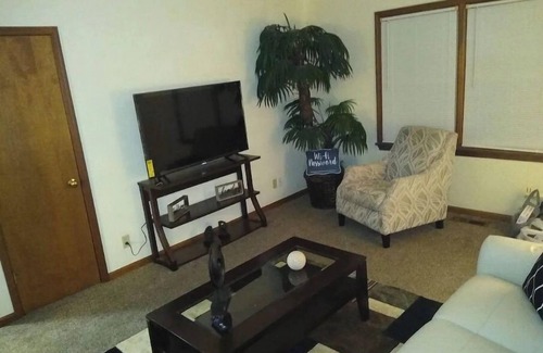 Franklin Apartment | Discover the Haven: 1 Bedroom with Spa & Hot Tub