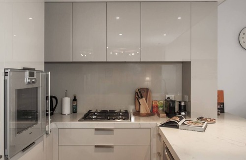 Docklands Apartment | Discover The Haven at Victoria Harbour: Parking & Kitchen