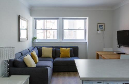 Dunbar House | Inviting Haven: Pet-Friendly Retreat with 9/10 Guest Rating