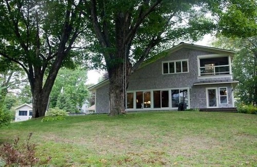 Dryden House | Tranquil Haven Lakehouse with Kitchen & Scenic Views