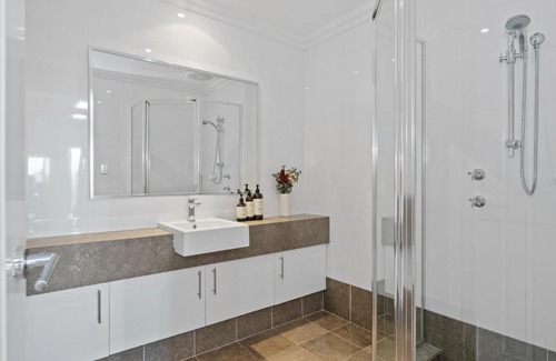 Halls Head House | Family-Friendly Haven on Blue Bay with Top Guest Ratings