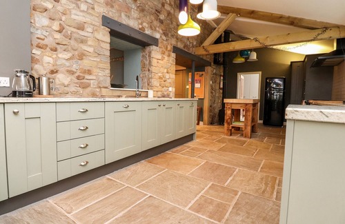 Clitheroe Cottage | Pet-Friendly Haven: The Hawthorns in Gisburn Awaits You