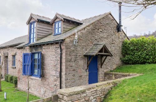 High Peak House | Relax at The Hay Barn: Pet Friendly & 4-Star Comfort
