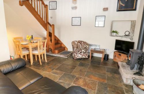 High Peak House | Relax at The Hay Barn: Pet Friendly & 4-Star Comfort