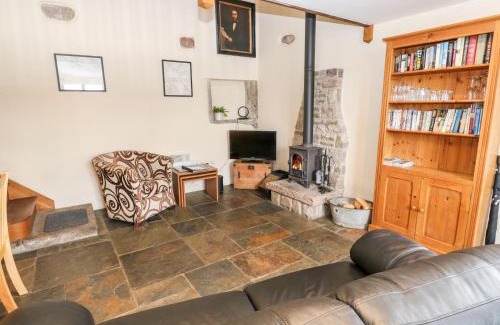 High Peak House | Relax at The Hay Barn: Pet Friendly & 4-Star Comfort