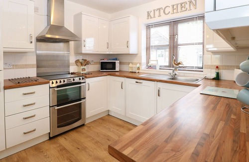 West End Cottage | Discover The Haybarn: Pet Friendly with Breakfast Included