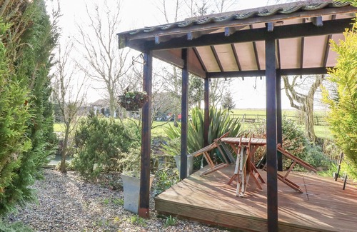 West End Cottage | Discover The Haybarn: Pet Friendly with Breakfast Included