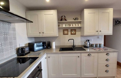 Darlington Cottage | Romantic Retreat at The Hayloft: Dog-Friendly Hideaway