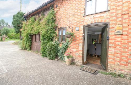 Thetford House | Pet-Friendly Haven at The Hayloft - 4-Star Comfort Awaits