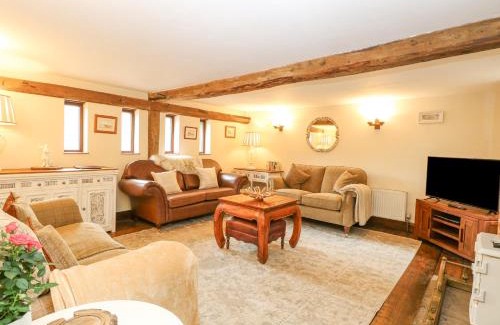 Thetford House | Pet-Friendly Haven at The Hayloft - 4-Star Comfort Awaits