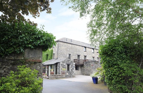 Lindale Cottage | Exceptional Stay at The Hayloft with Breakfast & Kitchen