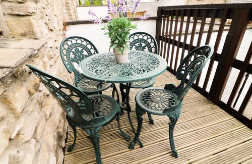 Lindale Cottage | Exceptional Stay at The Hayloft with Breakfast & Kitchen
