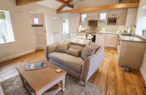Hawes House | Exceptional Stay at The Hayloft - Pet Friendly & 5 Stars
