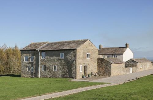 East Witton House | Cozy Retreat at The Hayloft - Pet and Child Friendly Stay