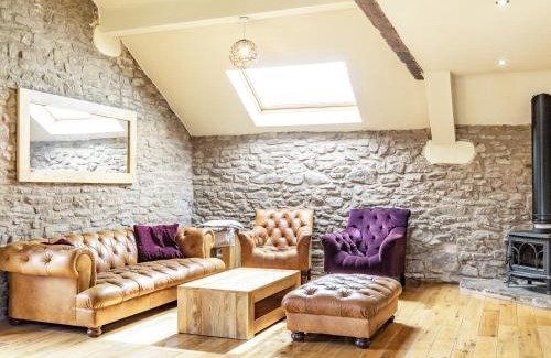 Combs House | Discover The Hayloft: 4-Star Pet-Friendly Retreat
