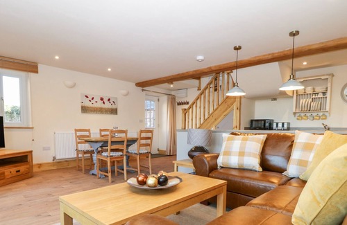 Spofforth Cottage | THE HAYLOFT, romantic, with a garden in Spofforth