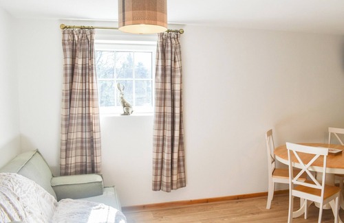 Hoylandswaine Cottage | Inviting 2-Bedroom Getaway in Wortley, Near Penistone