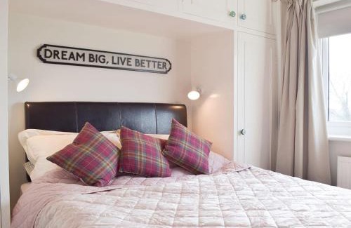 Milford Haven House | Experience The Hays: Child-Friendly with 9.7/10 Rating