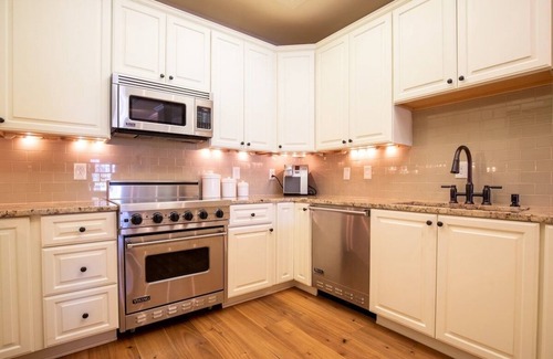 Oxford House | The HC, Discounted rate for S. Carolina game!