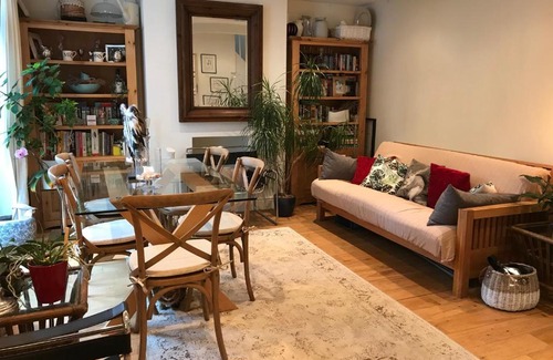 Headington House | Relax at The Headington Orchard - Family-Friendly Retreat