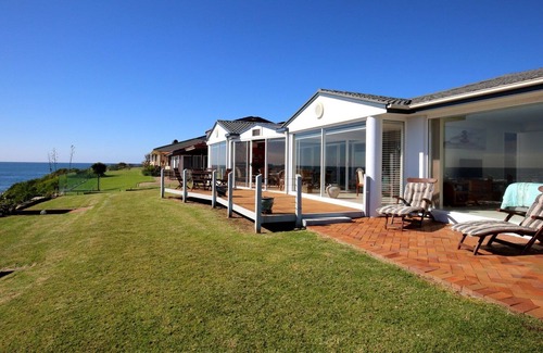 Culburra Beach House | The Headland @Culburra. Absolute waterfront house with spa! Dog friendly
