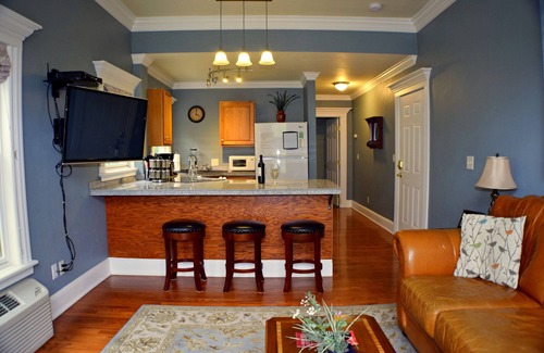 Manitou Springs Historic District Apartment | Experience Romance at The Heart of Manitou Springs