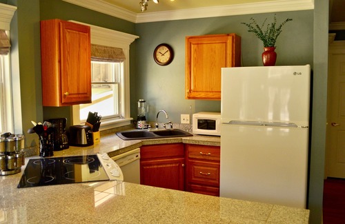 Manitou Springs Historic District Apartment | Experience Romance at The Heart of Manitou Springs