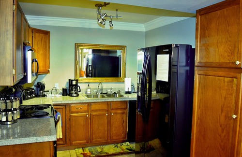 Manitou Springs Historic District Apartment | Experience Historic Comfort in Manitou Springs with Spa & Pool