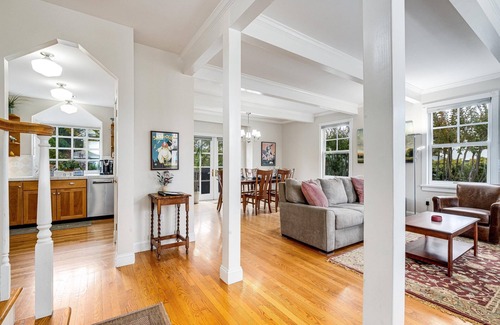 Sonoma House | The Heart of Sonoma Plaza: Stylish 1877 Victorian