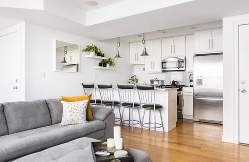 Columbus Park - Andrew Square Condo | Unforgettable Stay at The Heart of Southie with Rooftop Views