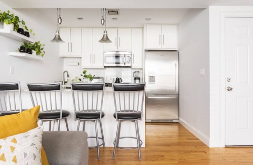 Columbus Park - Andrew Square Condo | Unforgettable Stay at The Heart of Southie with Rooftop Views