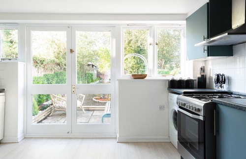Summertown House | Discover The Heart of Summertown: 3BDR Home with Garden