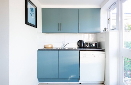 Summertown House | Discover The Heart of Summertown: 3BDR Home with Garden