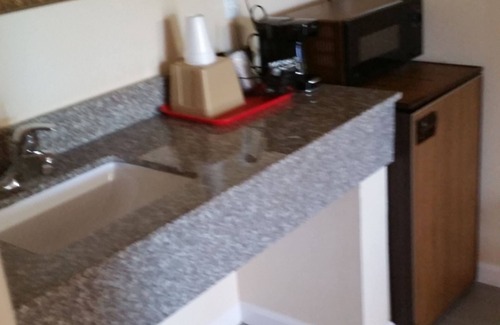East Oak Hill Hotel | Discover Comfort at The Heart of Texas Motel with Breakfast