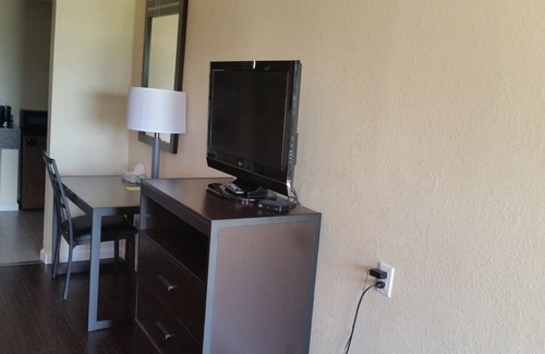 East Oak Hill Hotel | Discover Comfort at The Heart of Texas Motel with Breakfast