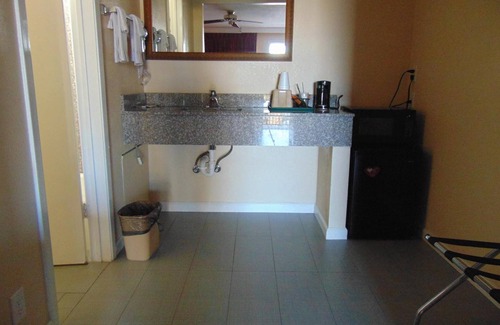 East Oak Hill Hotel | Discover Comfort at The Heart of Texas Motel with Breakfast