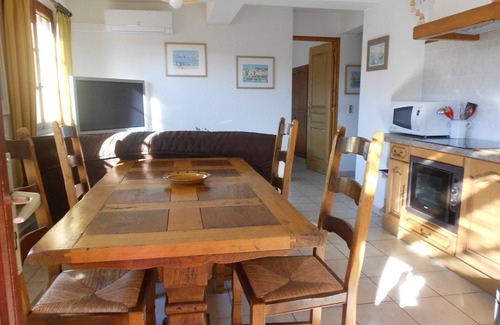 Port-Vendres Apartment | Discover The Heart of the Vines: Pool & Ocean Views