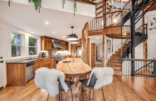 Spicewood Villa | The Heartsong Lodge | Pool & Views | Sleeps 15