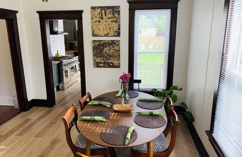 Three Oaks House | Heartwood House: Downtown Oasis with Ocean View & Kitchen