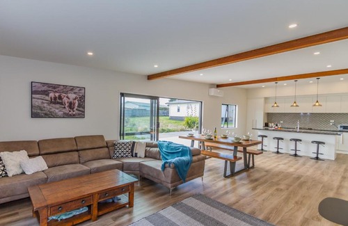 Ohakune House | Discover Heartwood Lodge: 4-Star Family-Friendly Retreat