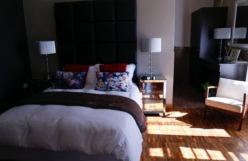 Ga-Segonyana House | Exceptional Stay at The Hedge Guesthouse with Pool & Dining