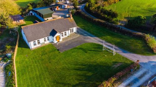 Saul House | Discover The Heights & Hollows Farmhouse: 4-Star Retreat