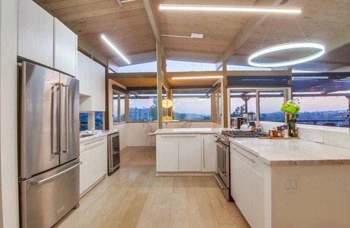 Mount Helix House | Discover The Helix House: Poolside Retreat with Mountain Views