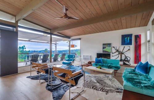 Mount Helix House | The Helix House - Pool & Mountain Views