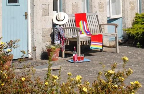 Southerndown House | Pet-Friendly Haven: The Hen House | 4-Star Guest Rated 10/10