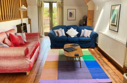 Southerndown House | Pet-Friendly Haven: The Hen House | 4-Star Guest Rated 10/10