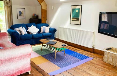 Southerndown House | Pet-Friendly Haven: The Hen House | 4-Star Guest Rated 10/10