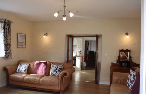 Pembroke Apartment | Unforgettable Stay at The Hen House, Portclew Cottages