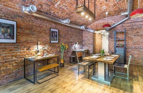 Wesoła Zachod Hotel | Comfortable Getaway at The Hen & Stag Self-Catering Apartments