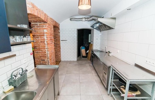 Wesoła Zachod Hotel | Comfortable Getaway at The Hen & Stag Self-Catering Apartments